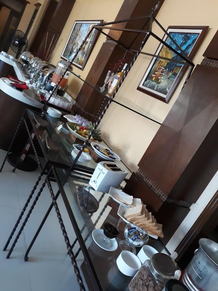 Hotel Venezia Легазпи Екстериор снимка